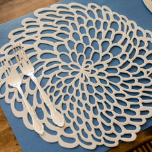 Load image into Gallery viewer, Uashmama Lacemat - Silver