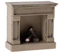 Load image into Gallery viewer, Maileg Fireplace - Mouse - Off White