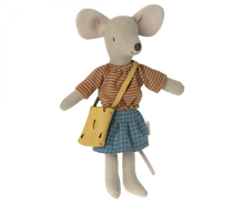 Load image into Gallery viewer, Maileg Mum Mouse Clothes