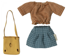 Load image into Gallery viewer, Maileg Mum Mouse Clothes