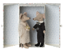 Load image into Gallery viewer, Maileg Wedding Mice Couple in Box