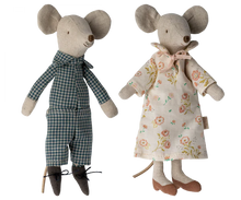 Load image into Gallery viewer, Maileg Grandma & Grandpa Mice - Cigar Box