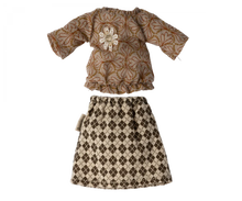 Load image into Gallery viewer, Maileg - Blouse and Skirt for Grandma Mouse
