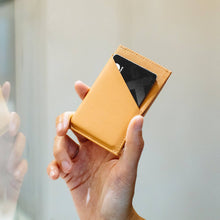 Load image into Gallery viewer, Native Union Paris - (Re)Classic Card Holder: Kraft