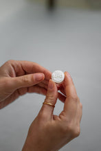 Load image into Gallery viewer, Madison + Green - Close Your Eyes - In the Bath