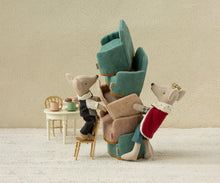 Load image into Gallery viewer, Maileg King Mouse - Dad