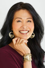 Load image into Gallery viewer, Oropopo Vla Earrings | Mica