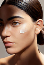 Load image into Gallery viewer, Aramore Retinol Peptide Boosting Serum