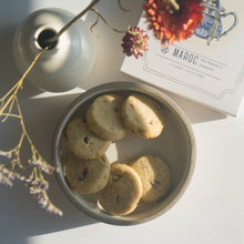 Load image into Gallery viewer, Makabi & Sons - Rose Pistachio Cardamom Cookies - Maroc