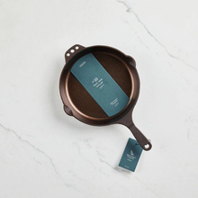 Load image into Gallery viewer, Smithey Ironware Company - No. 10 Cast Iron Skillet
