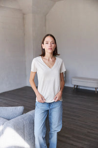 It Is Well L.A. Everyday V-Neck T-Shirt - Olive
