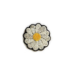 Macon & Lesquoy - Hand embroidered brooch - Mini Daisy