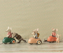 Load image into Gallery viewer, Maileg Mouse Car - Coral
