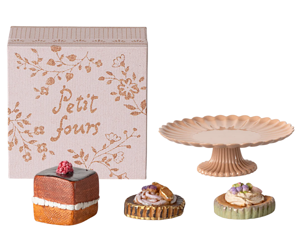 Maileg Cakes and Cakestand, Mini