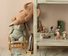 Load image into Gallery viewer, Maileg - Elephant, Medium - Grey
