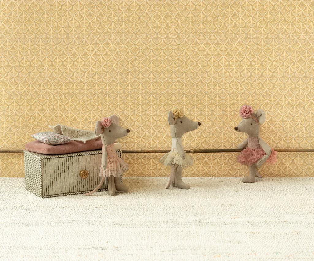 Maileg - Dance Mouse in Daybed, Little Sister