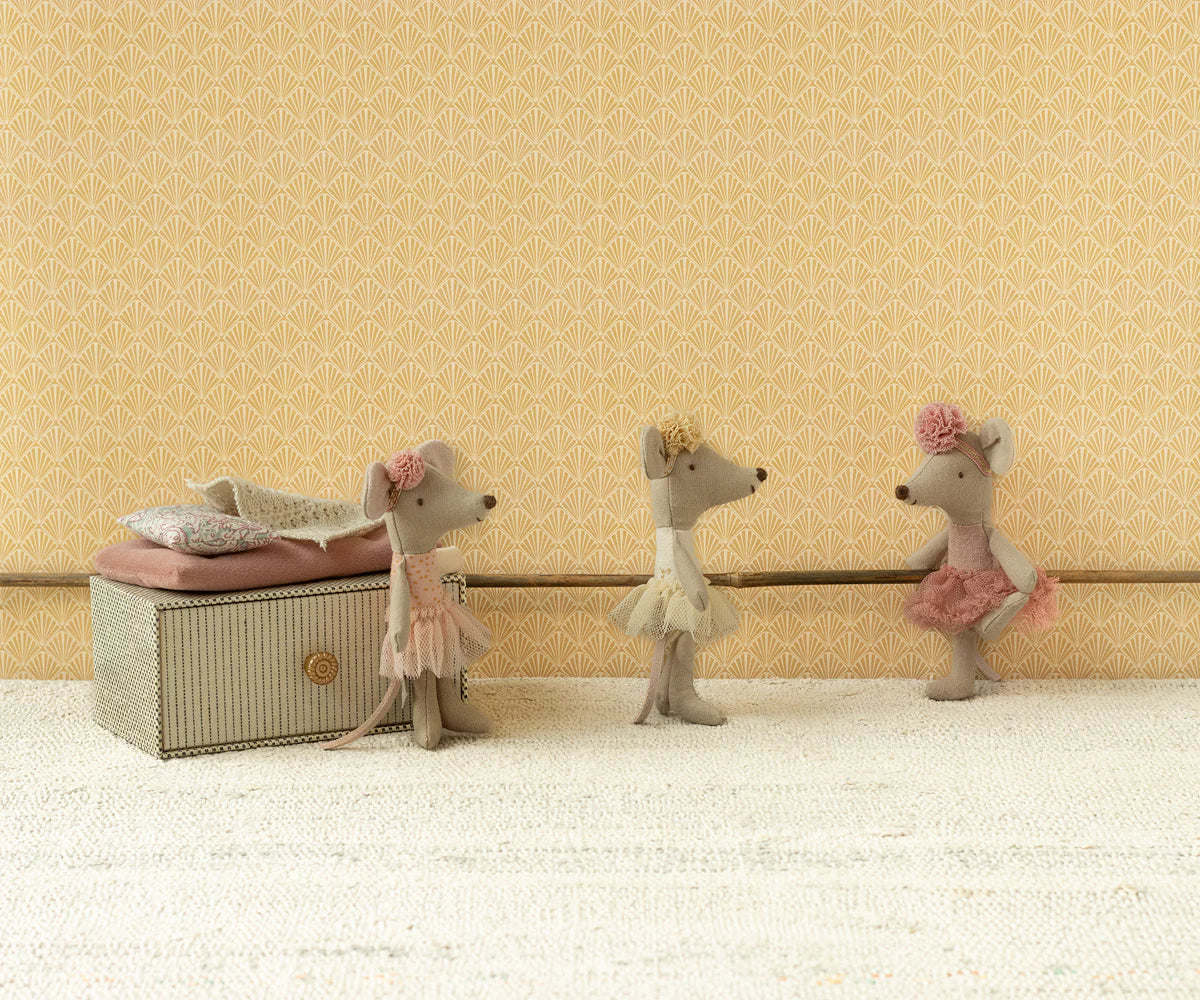 Maileg - Dance Mouse in Daybed, Little Sister