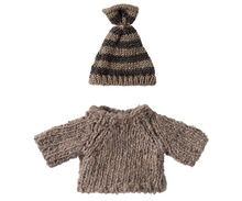 Load image into Gallery viewer, Maileg Knitted Sweater and Hat - Big Brother, Mouse
