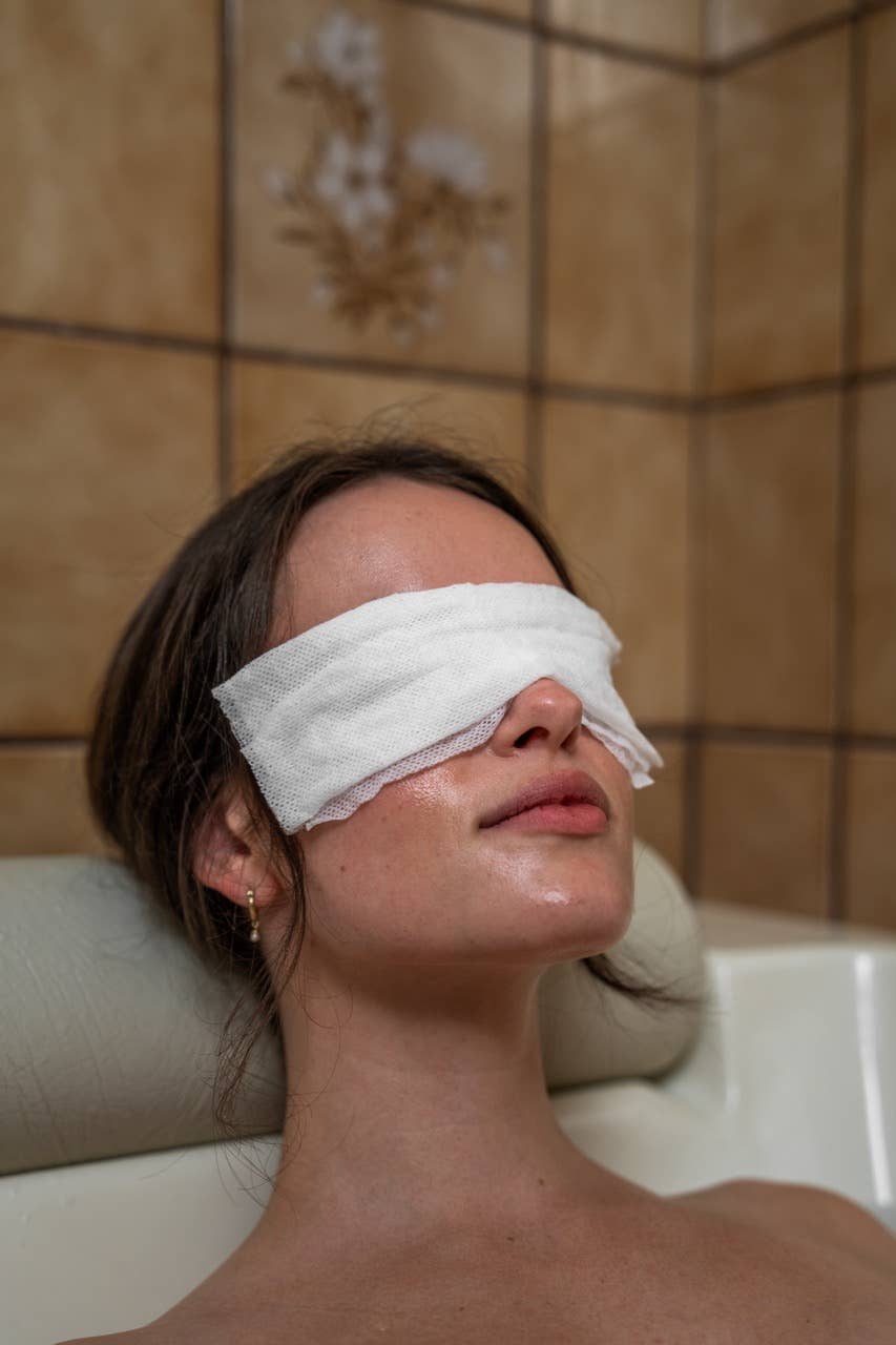 Madison + Green - Close Your Eyes - In the Bath