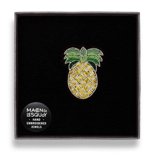 Macon & Lesquoy - Hand embroidered brooch - Pineapple