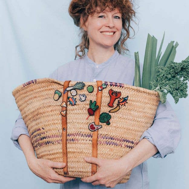 Macon & Lesquoy - Hand embroidered brooch - Teapot