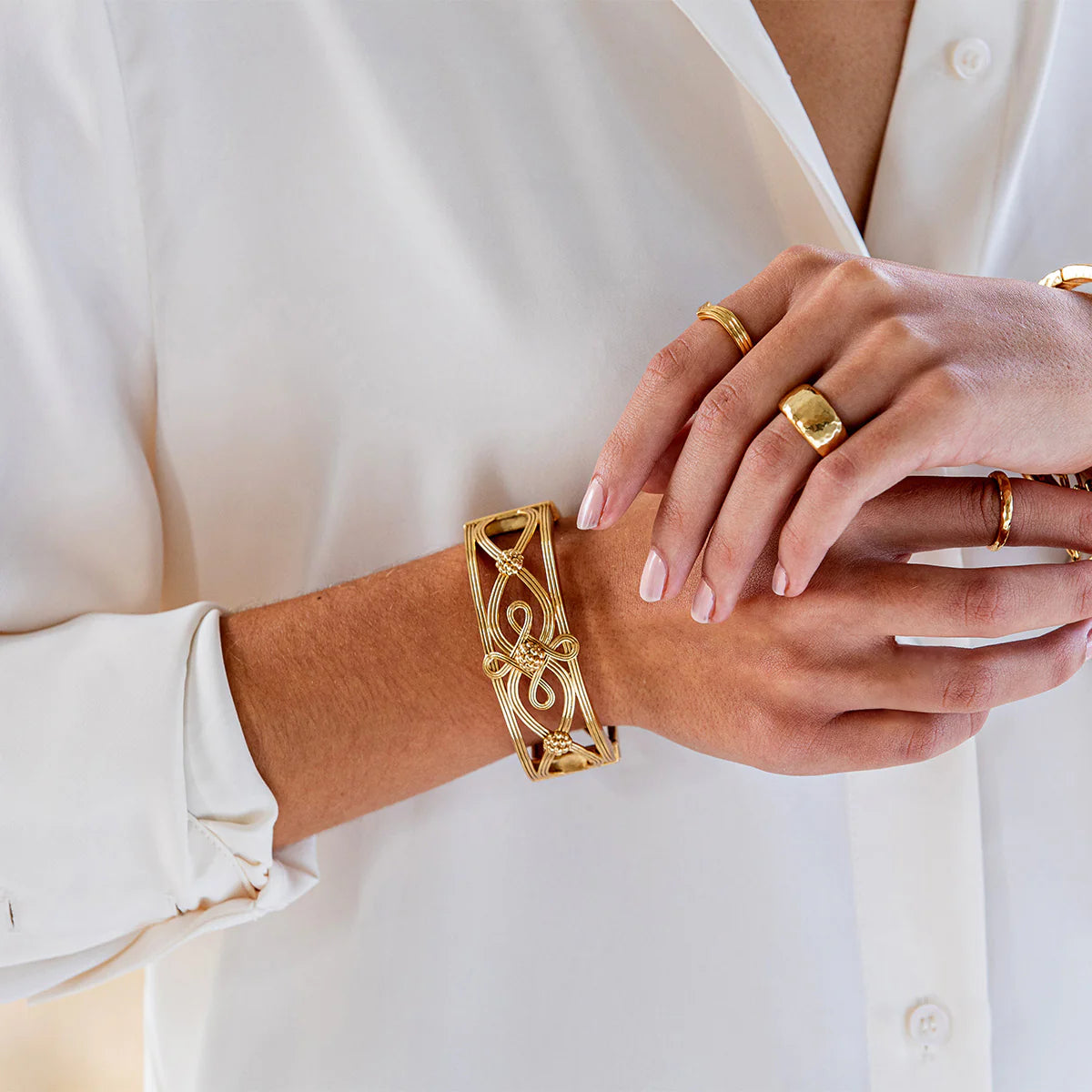 Capucine De Wulf Monique Hinged Bangle - Gold