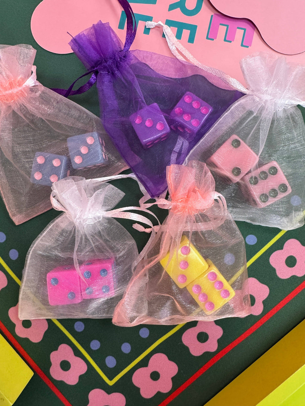 Peace Love Mahjong - Dice/Set of Two: Yellow + Pink