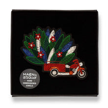 Load image into Gallery viewer, Macon &amp; Lesquoy - Brooch - Bush Cab
