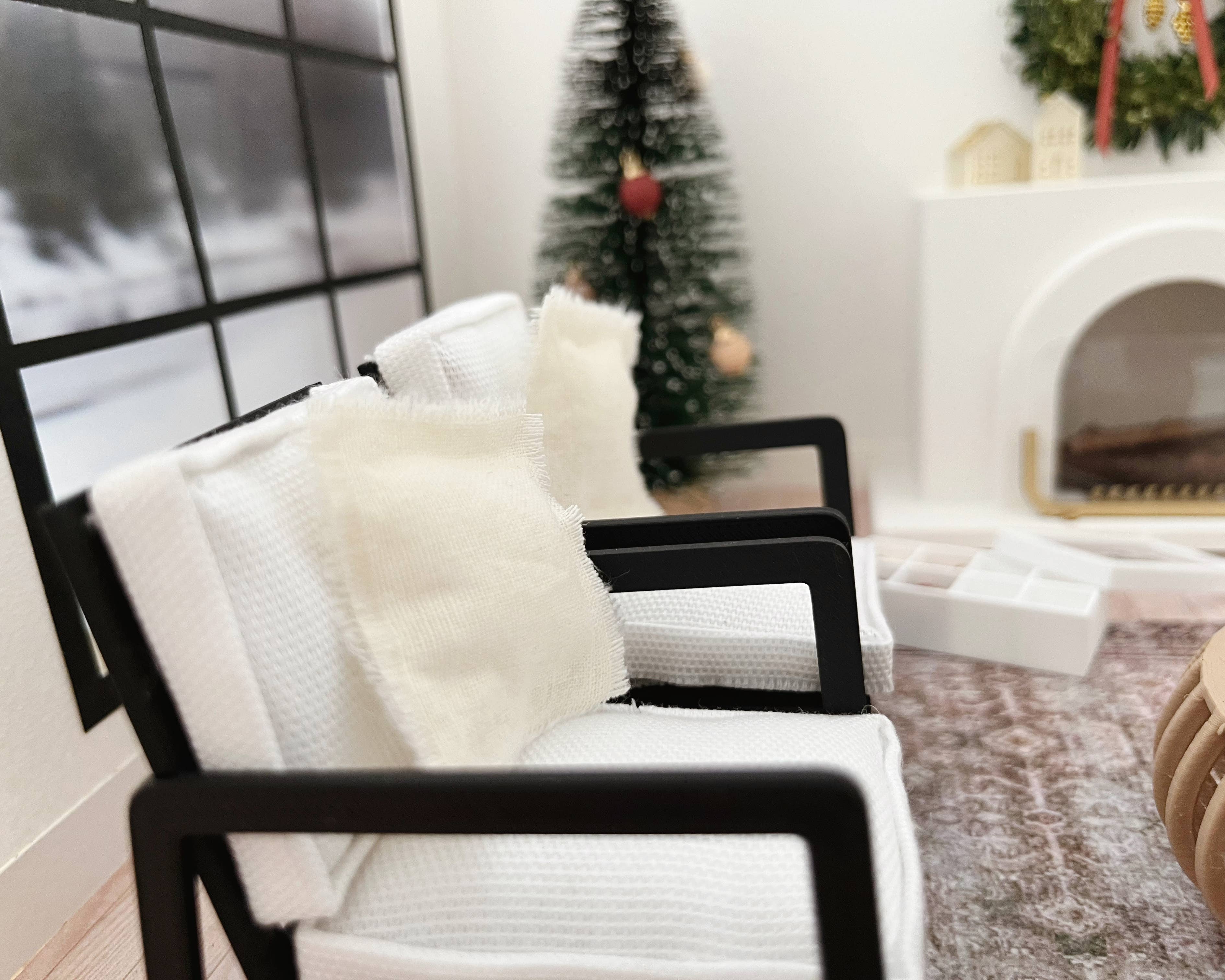 Miniette - Mini & Bright Holiday Set: Festive Miniature Dollhouse Decor