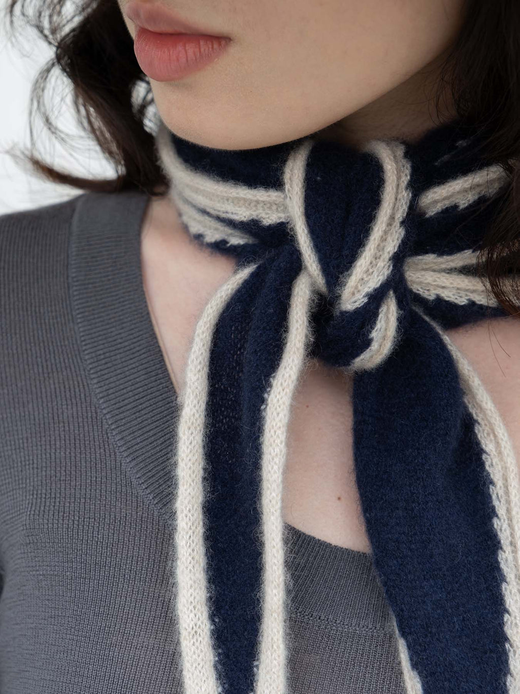 Oats & Rice Austen Spindle-shaped Cashmere Scarf | Navy