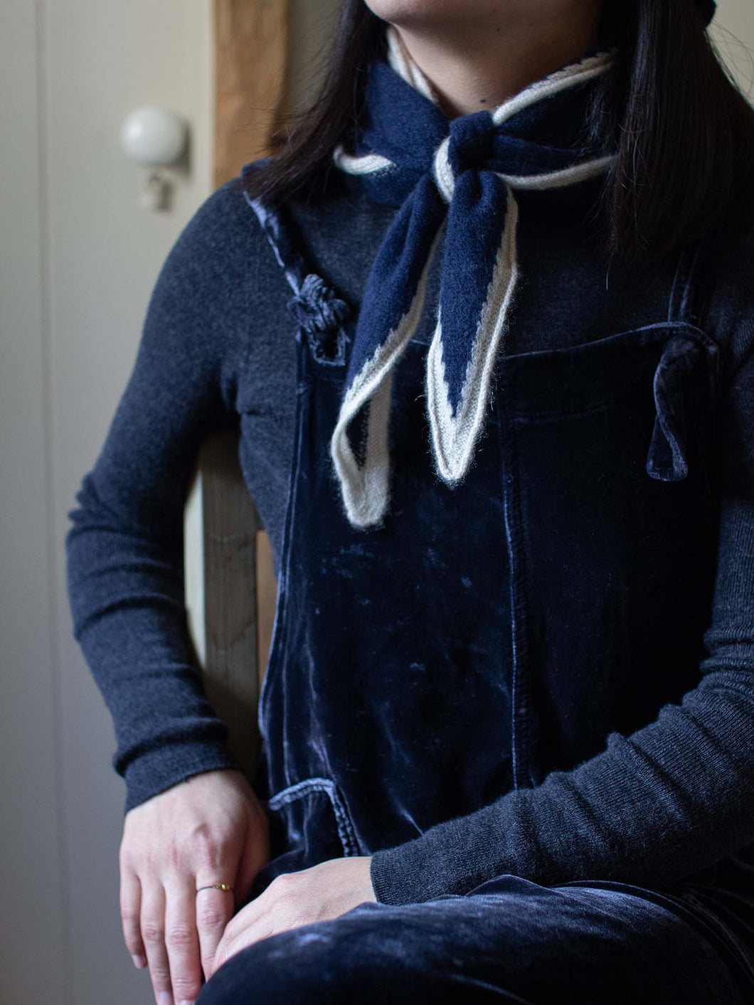 Oats & Rice Austen Spindle-shaped Cashmere Scarf | Navy