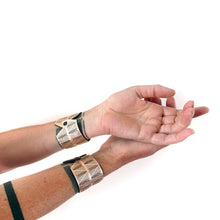Load image into Gallery viewer, Oropopo Chevron Bracelet | Silver

