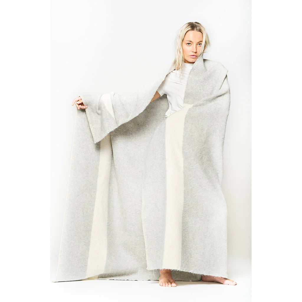 Blacksaw The Siempre Recycled Blanket - Light Heather