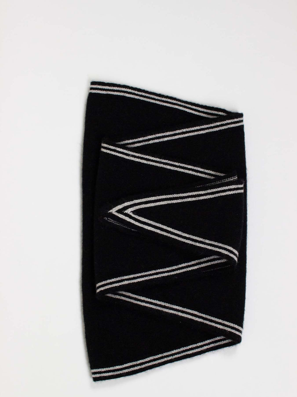 Oats & Rice Bronte Spindle-shaped Cashmere Scarf | Black