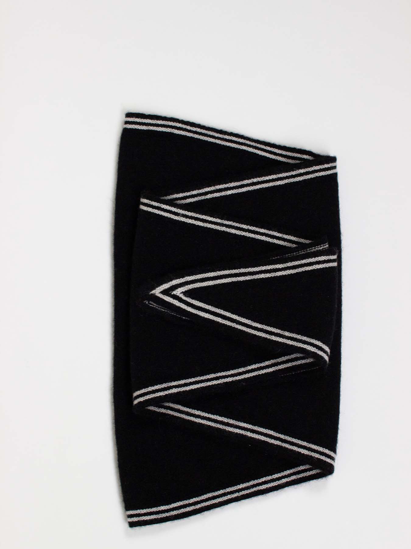 Oats & Rice Bronte Spindle-shaped Cashmere Scarf | Black