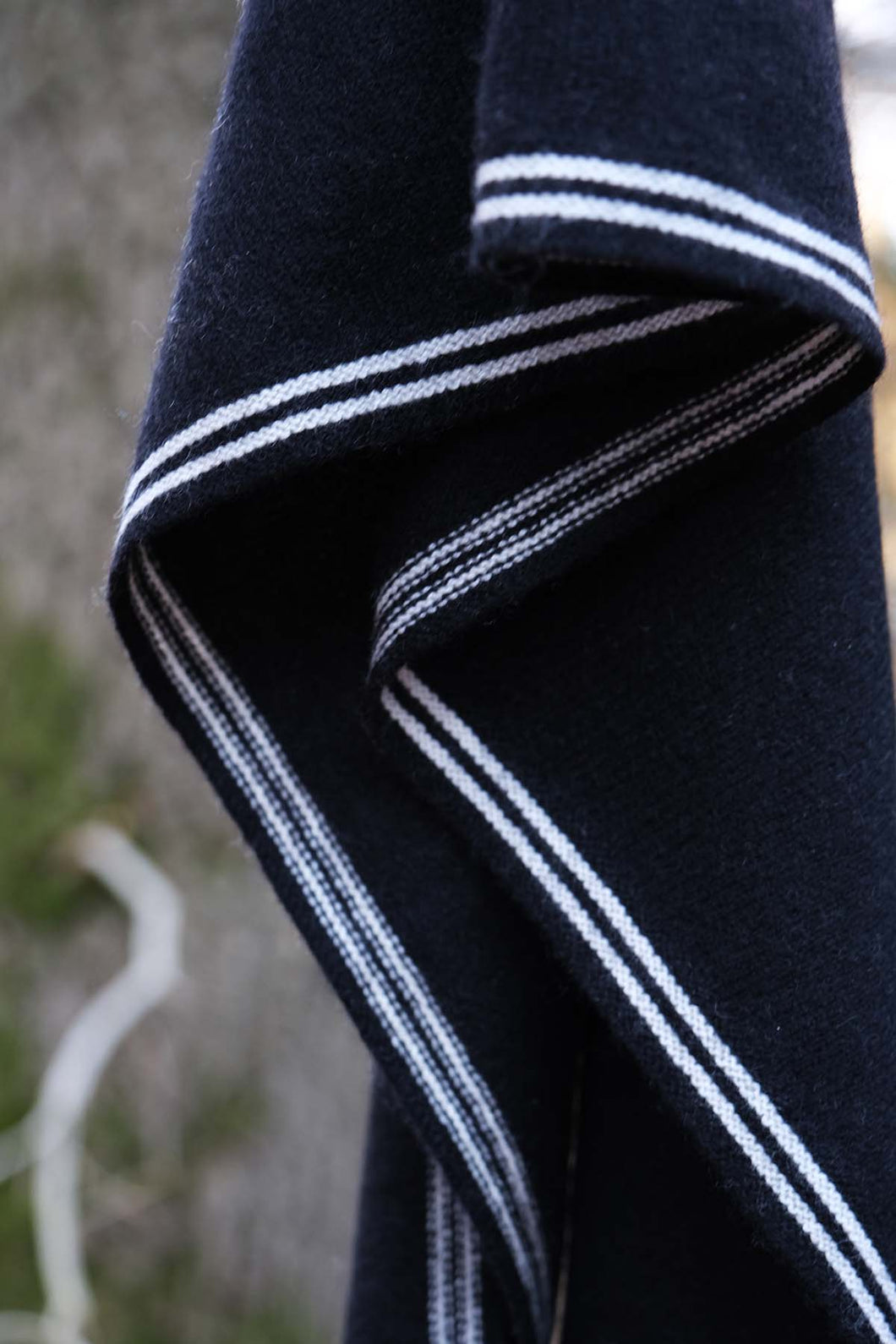 Oats & Rice Bronte Spindle-shaped Cashmere Scarf | Black