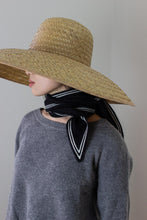 Load image into Gallery viewer, Oats &amp; Rice Bronte Spindle-shaped Cashmere Scarf | Black
