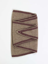 Load image into Gallery viewer, Oats &amp; Rice Bronte Spindle-shaped Cashmere Scarf | Mocha
