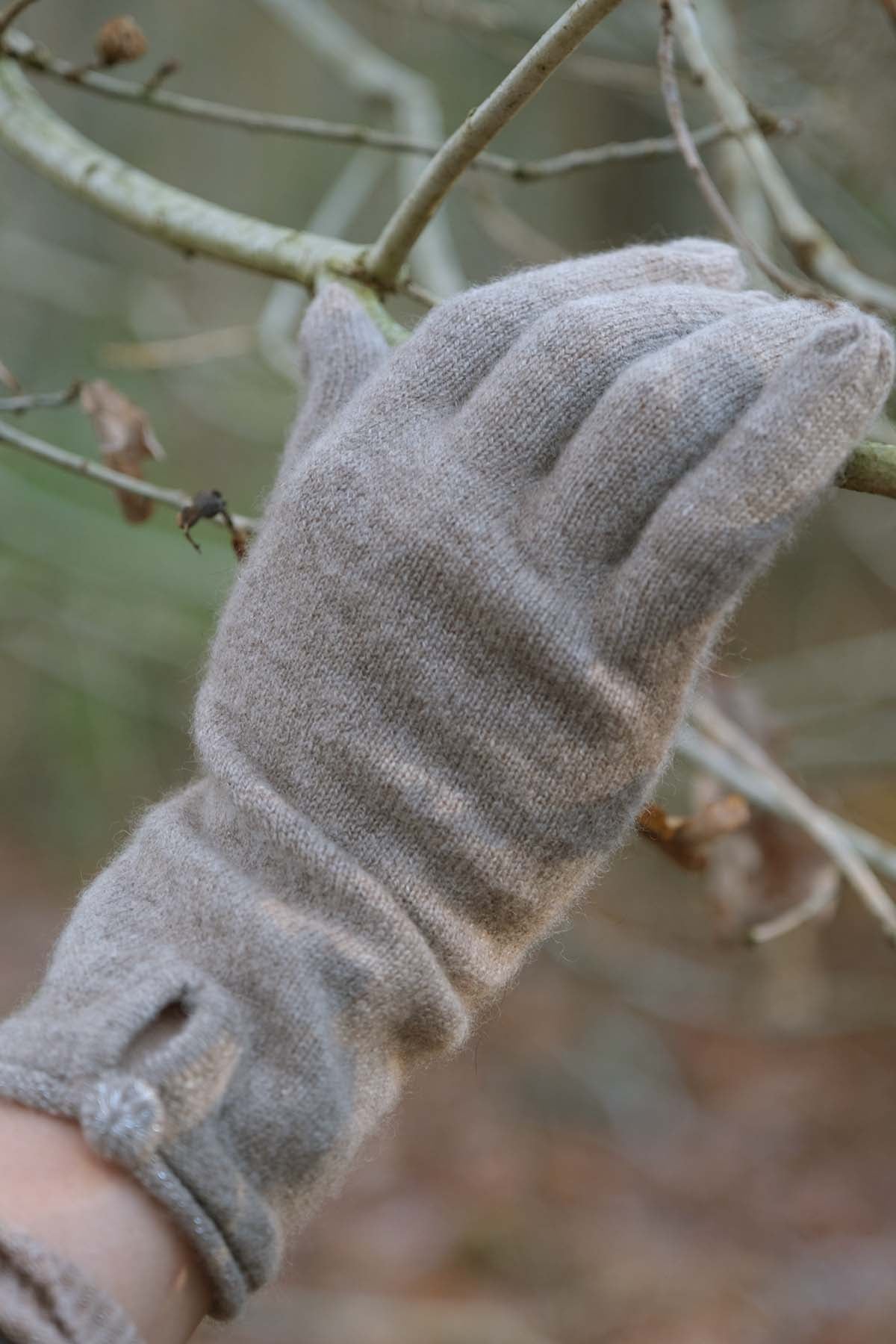 Oats & Rice Cashmere Button Gloves | Brown