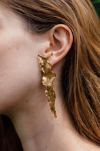 Load image into Gallery viewer, CÂPÂ Alocasia Sarian Earrings
