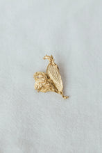 Load image into Gallery viewer, CÂPÂ Rooster Pin - Gold
