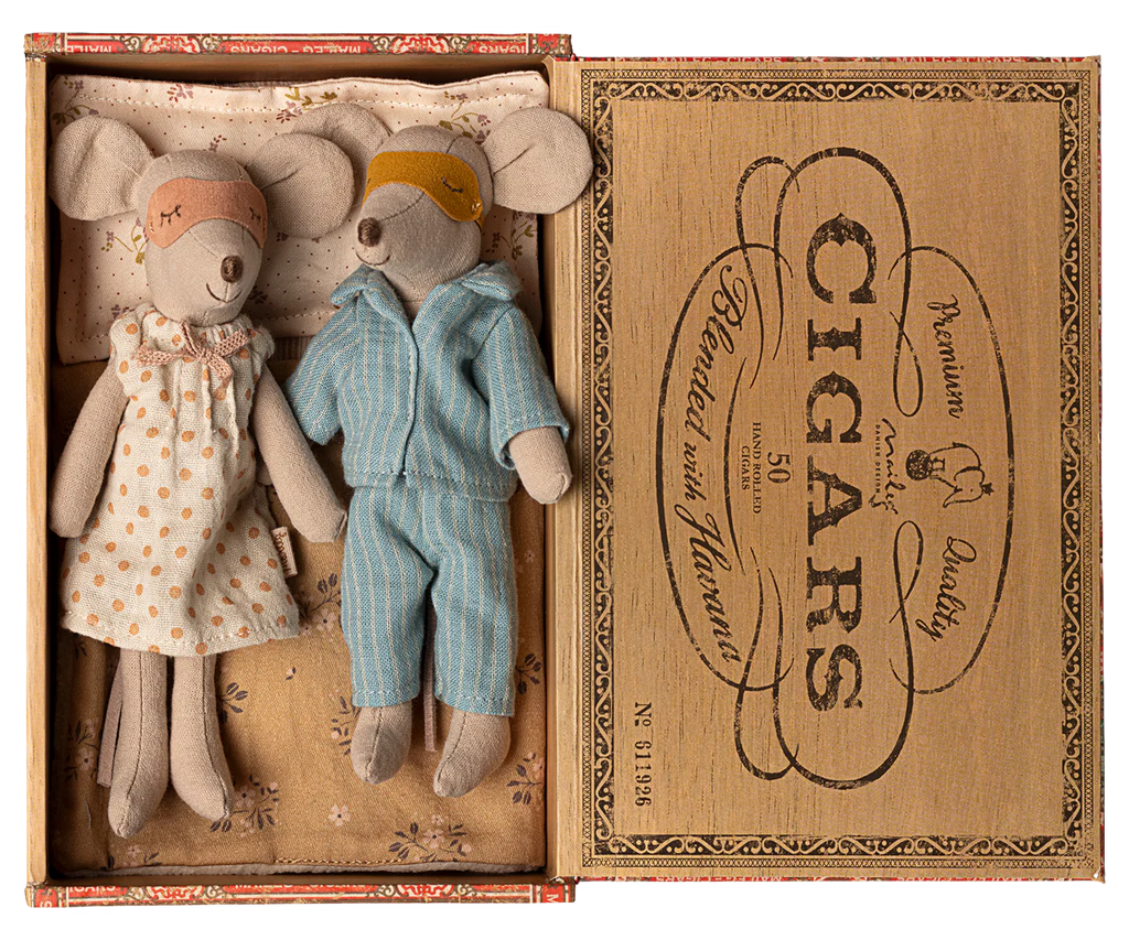 Maileg - Mum + Dad Mice Cigarbox