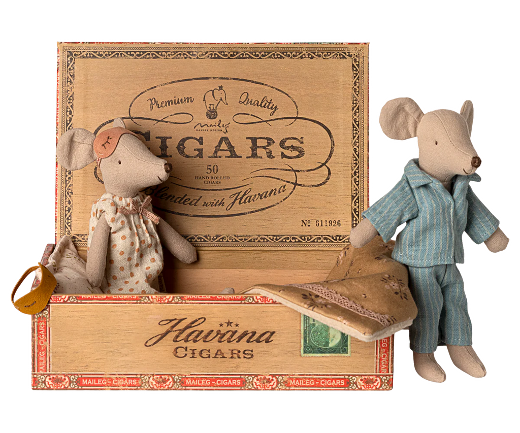 Maileg - Mum + Dad Mice Cigarbox