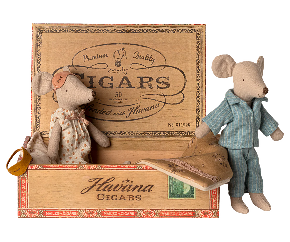 Maileg - Mum + Dad Mice Cigarbox