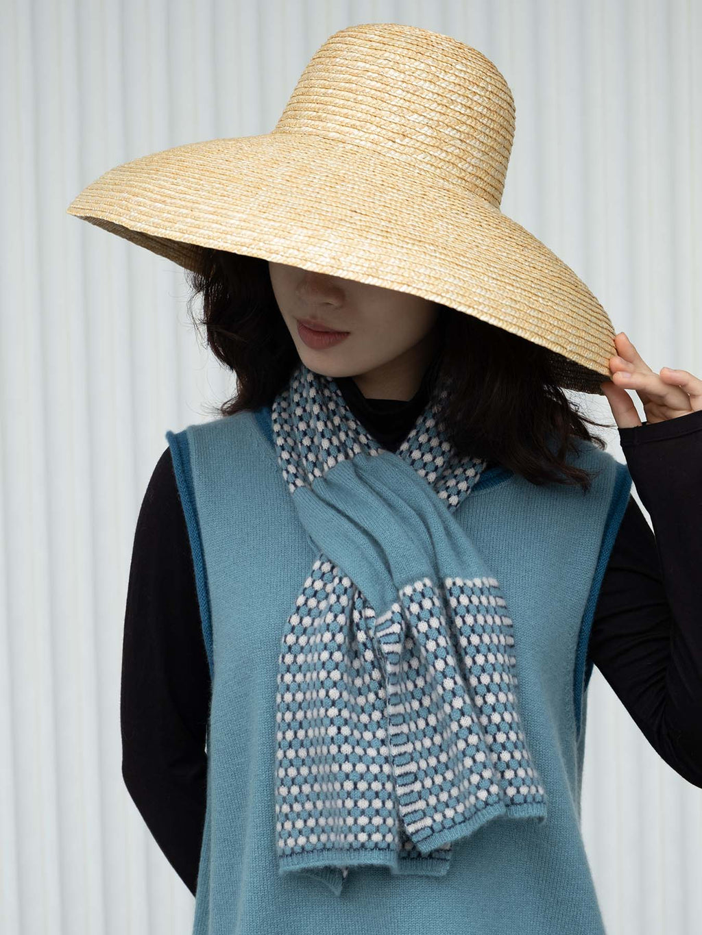 Oats & Rice Coral Keyhole Cashmere Scarf | Blue