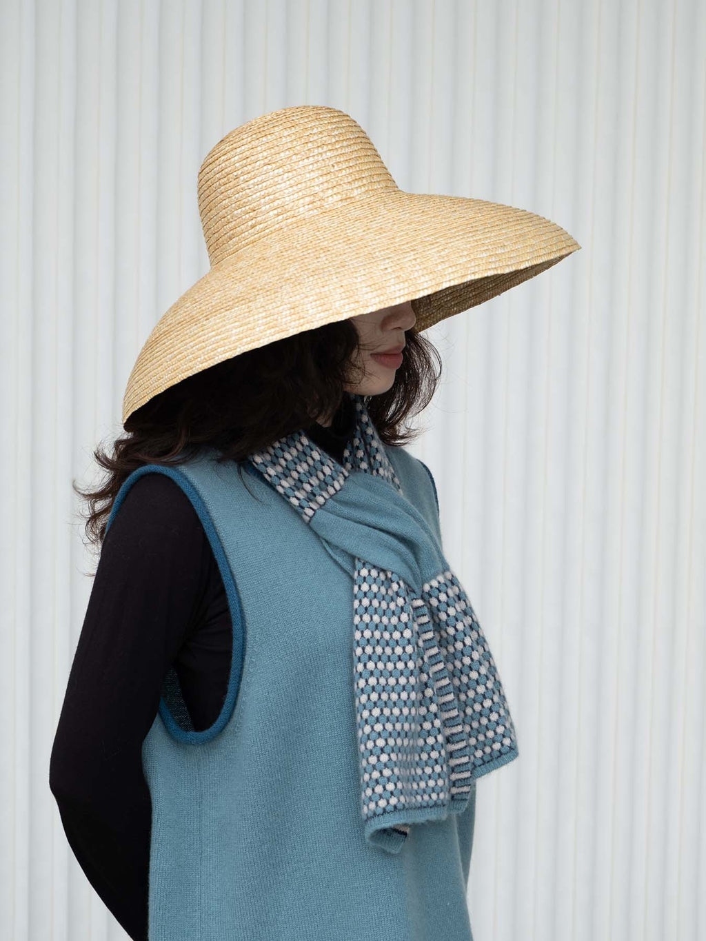 Oats & Rice Coral Keyhole Cashmere Scarf | Blue