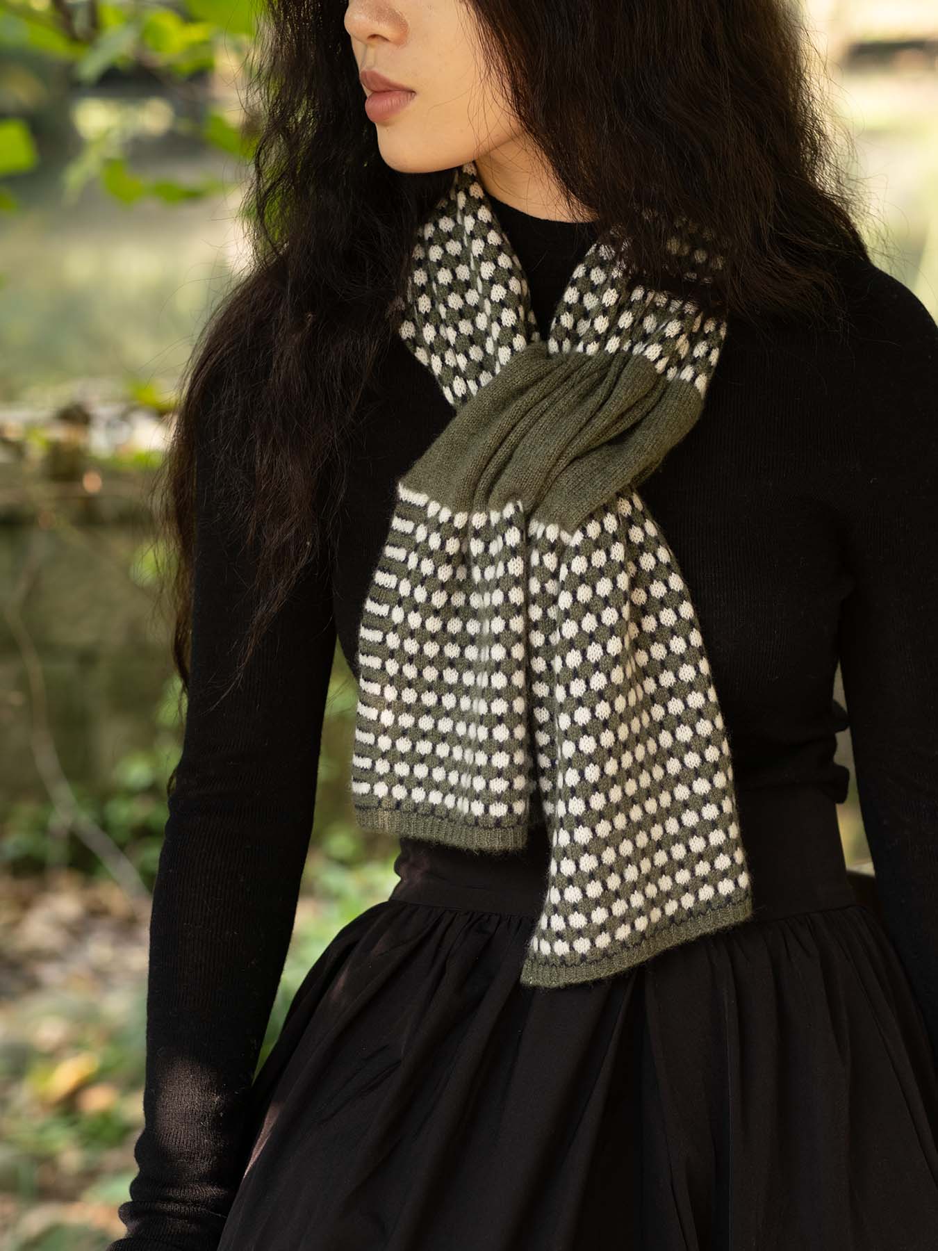 Oats & Rice Coral Keyhole Cashmere Scarf | Green