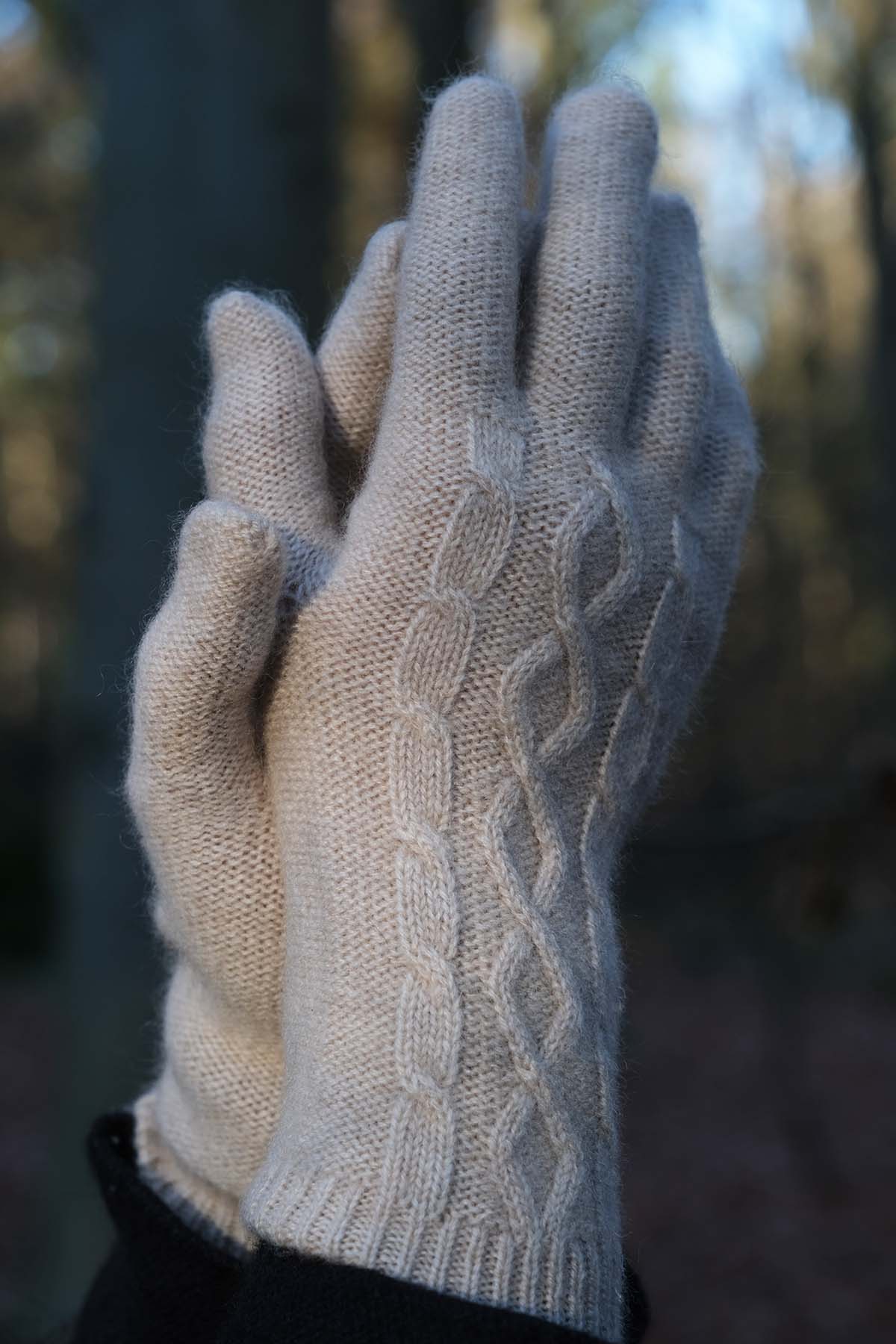 Oats & Rice Cashmere Cable Gloves | Cream