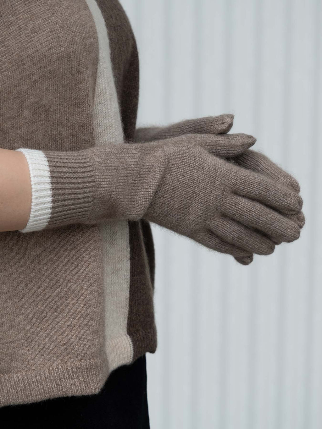 Oats & Rice Cuffed Cashmere Gloves | Brown