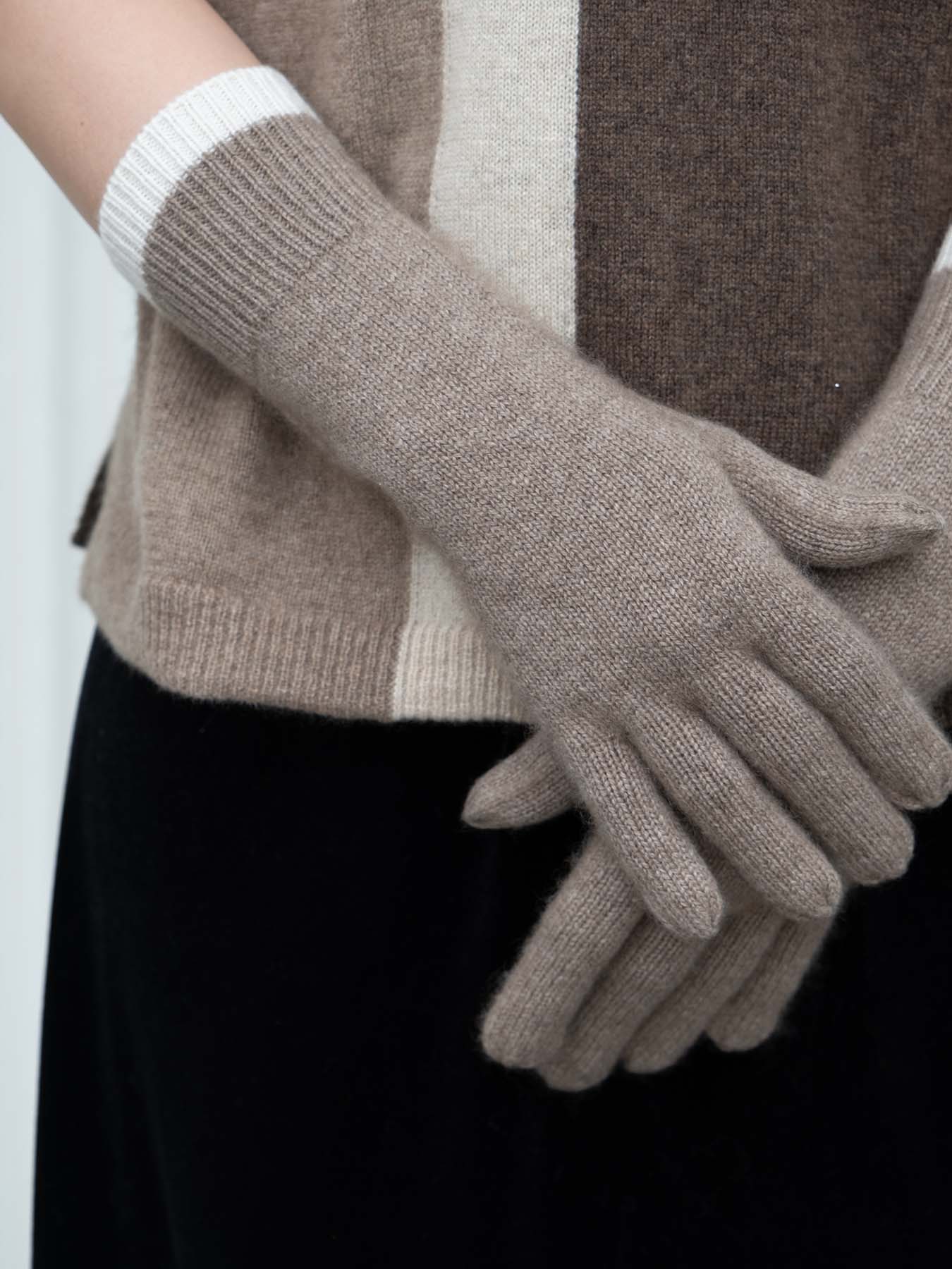 Oats & Rice Cuffed Cashmere Gloves | Brown